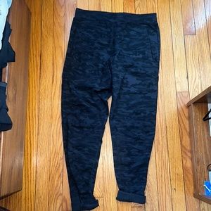 Alphalete oggers